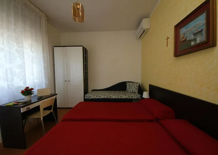 Lauda Panzió Rimini