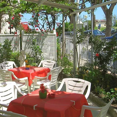 Lauda Bed & Breakfast 3*